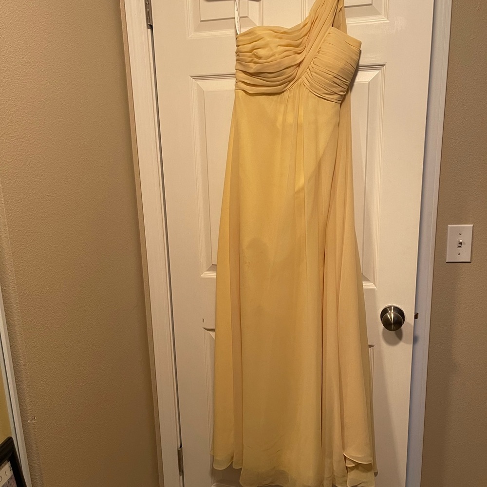Light yellow long chiffon, one shoulder